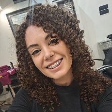 Mizone beauty devojka smedja afro frizura osmeh