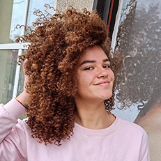 Mizone beauty ridja afro frizura osmeh